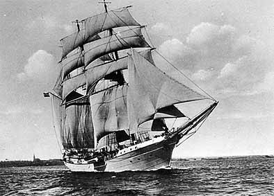 Bundesarchiv DVM 10 Bild-23-63-20, Segelschulschiff "Niobe".jpg