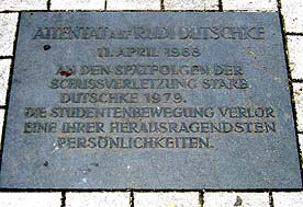 Gedenktafel am Ort des Attentats