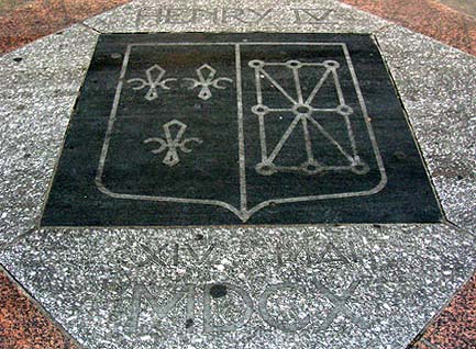Plakette an der Stelle, an der Heinrich IV. ermordet wurde.